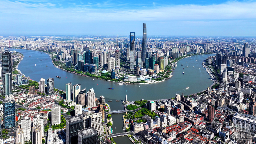 上海外滩。4月30日，部分省区市“十五五”时期经济社会发展座谈会在上海召开。（总台央视记者 范凯 摄）